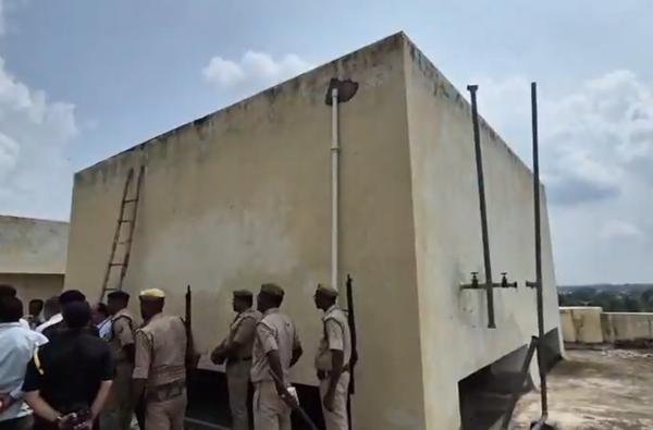 鑫配资官网 印度校园水塔出现腐尸，全校师生和门诊患者连喝10天尸水